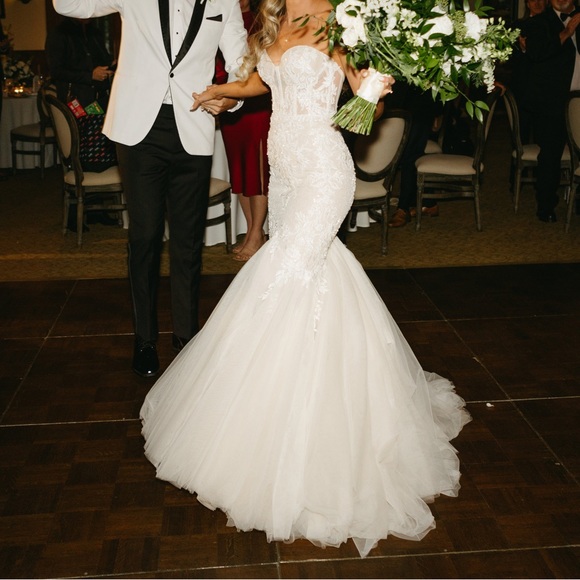 Berta Privee Wedding Dress - Picture 5 of 6